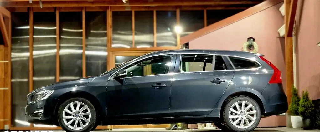 Volvo V60 cena 37999 przebieg: 200000, rok produkcji 2013 z Gąbin małe 562